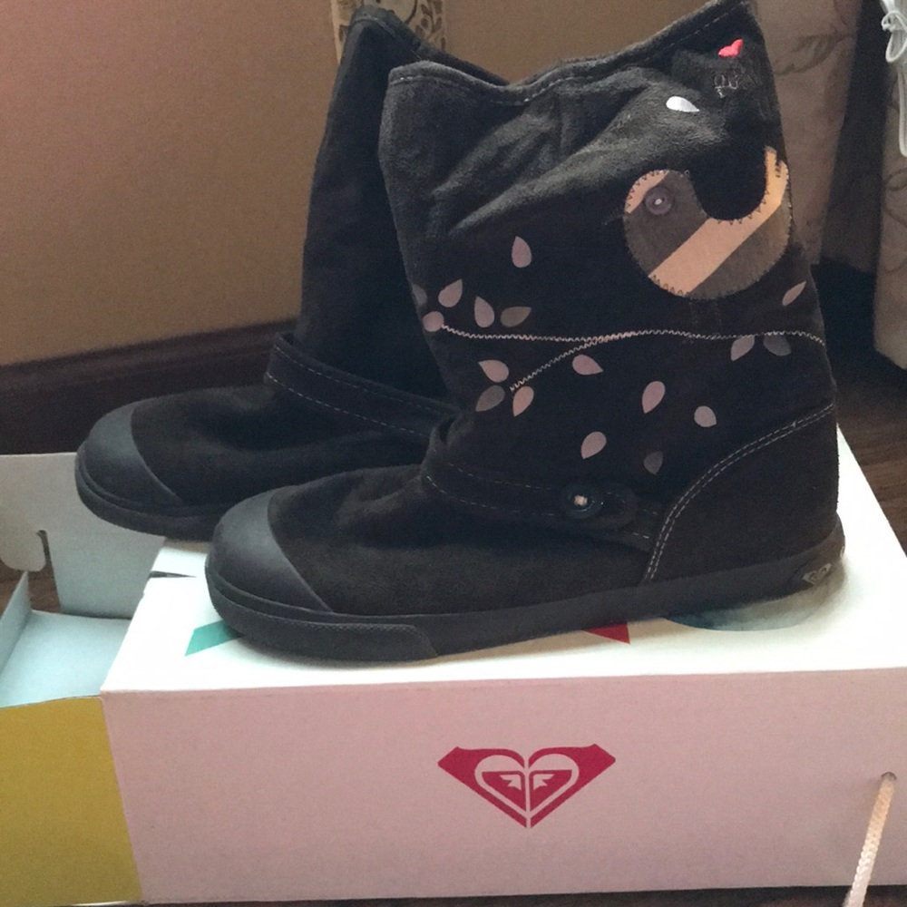 Brown roxy boots with bird appliqué-only worn once